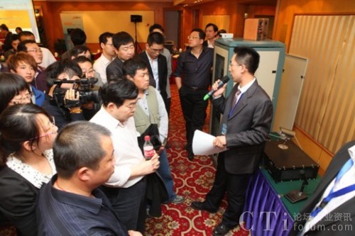 售前部經(jīng)理徐剛主持現(xiàn)場演示環(huán)節(jié)