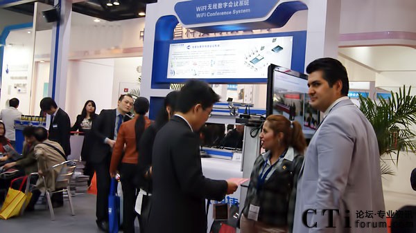 國內(nèi)外客商展會(huì)現(xiàn)場(chǎng)咨詢和洽談